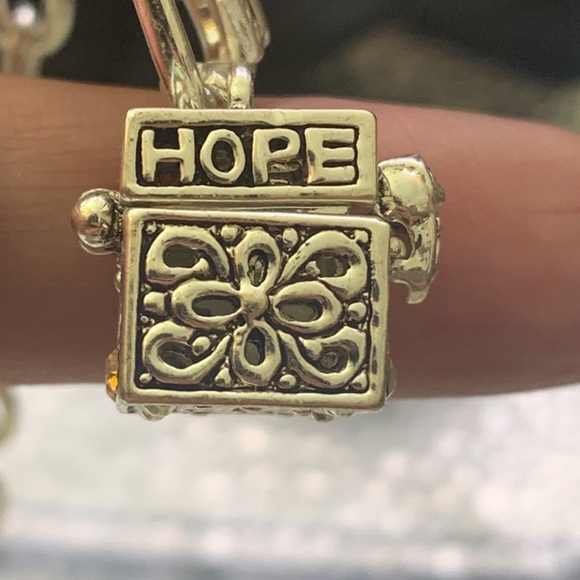 Prayer Box inspirational Necklace. - Picture 6 of 10